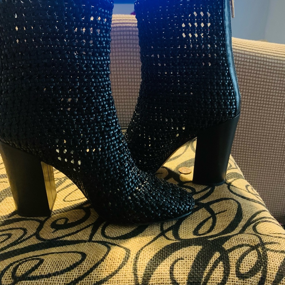 Dolce Vita Boots
Black woven ankle boots. Size 6
